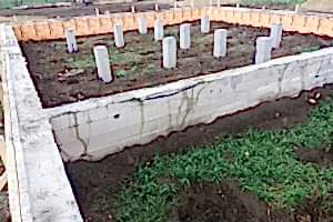 Произведен монтаж ленточного фундамента деревянного дома, п. Полянка. Произведен монтаж ленточного фундамента деревянного дома, п. Полянка.