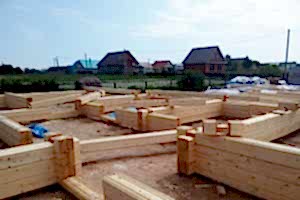 Начат монтаж деревянного дома 290 кв.м., п.Рыбная слобода. Начат монтаж деревянного дома 290 кв.м., п.Рыбная слобода.