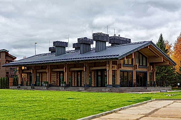 Дом из сухого СВЧ лафета. - 1.5 этажа