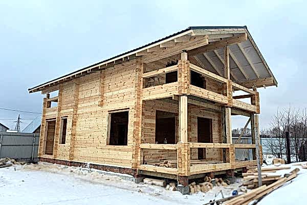 Дом из профилированного бруса. - 1.5 этажа